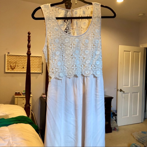 Cream crochet maxi dress - Picture 3 of 4